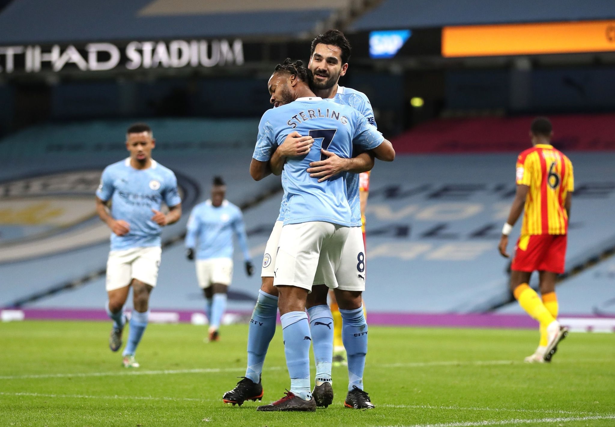 力图打破尤 力图打破尤